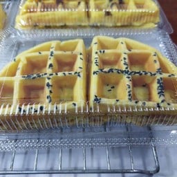 วาฟเฟิลโดนัท&ขนมไข่ ลัคกี้ Waffle&castella cake Lucky