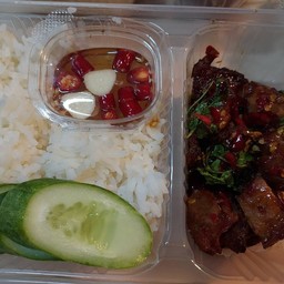 ข้าวกะเพราสามชั้นทอด