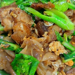 ผัดซีอิ๊วหมูกรอบ
