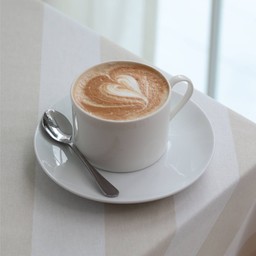 คาราเมลมัคคิอาโต้ร้อน