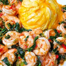 กระเพรากุ้งไข่ข้น ราดข้าว