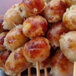 ลูกชิ้นปิ้งน้องกัน