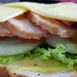 แซนวิชอกไก่ชีส