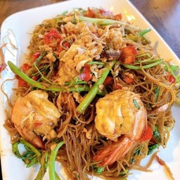 ผัดหมี่กระเฉดกุ้ง