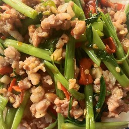 ผัดผักบุ้งไฟแดงหมูสับ