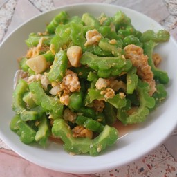 มะระผัดไข่