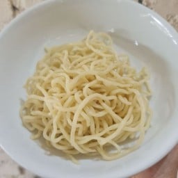 เส้นบะหมี่ (เส้นสด)
