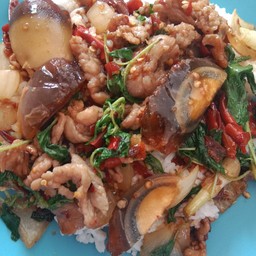 ขัาวกระเพราไข่เยี่ยวม้า