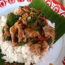 ผัดพริกแกงเนื้อ