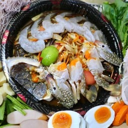 ส้มตำแม่สร้อย เทียนทะเล