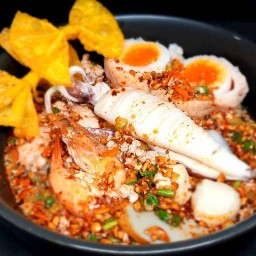 ร้านข้าวหอม ข้าวมันไก่ หมูแดง-หมูกรอบ ตลาดเก่านาเกลือ