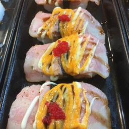 ซูชิหน้าไก่สามชั้น