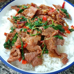 กะเพราหมูชิ้นราดข้าว