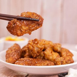 ไก่ทอดซอสเกาหลี ข้าวโพดคลุกเนย น้ำปั่น ปังเย็น