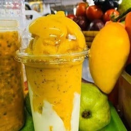 Fruits Smoothie By Mr.Bee  (ตลาดบึงวรกิจ)