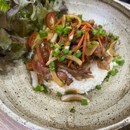 ข้าวหมูสามชั้นย่างซีอิ้ว