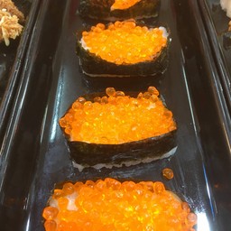 ซูชิหน้าไข่มังกร