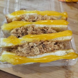 แซนวิชหมูหยองน้ำสลัดโบราณ