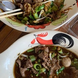 น้ำซุปหอมอร่อยไม่เหมือนร้านอื่น อร่อยมาก โดยเฉพาะเนื้อน่องลายตุ๋นกำลังดีได้เคี้ย