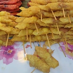 พี่นุ้ยไก่ย่างแดง หมูปิ้งโบราณ ลูกชิ้นปลาระเบิด สูตรน้ำจิ้มโบราณ หลังม.หอการค้า