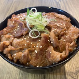 ข้าวหน้าสันคอหมูย่าง ฟรี กิมจิ