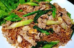 มาม่าผัดซีอิ๊วหมู