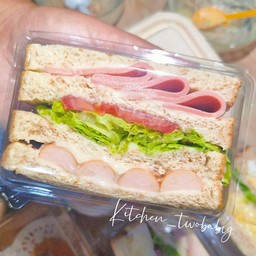 แซนวิชสดไส้กรอก+โบโลน่า