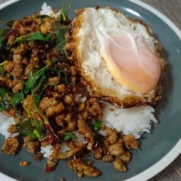 กระเพรา หมูทอดพริกสด - ครัวหมวยเล็ก