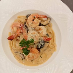 เฟตตูชินี่กุ้งครีมซอส