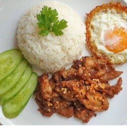 อิ่มอร่อยคาเฟ่ (ครัวคุณแม่) สัตหีบ