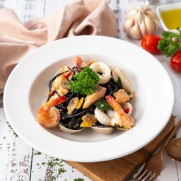 สปาเก็ตตี้ซีฟู้ดผัดพริกกะเทียม