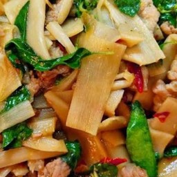 ผัดหน่อไม้ดอง