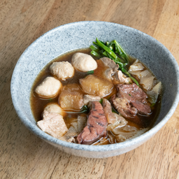 ก๋วยเตี๋ยวเนื้อจัมโบ้