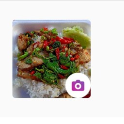 กระเพราหมูกรอบราดข้าว