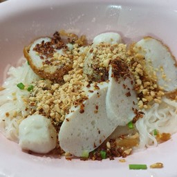 เจ๊เพ็ญเย็นตาโฟลูกชิ้นปลาเยาวราช เจ้าเก่า