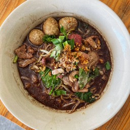 ก๋วยเตี๋ยวเนื้อน้ำตก (พิเศษ)