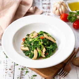 ผักโขมผัดพริกกระเทียม