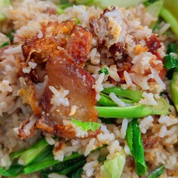 ข้าวผัดหมูกรอบ