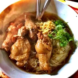 ก๋วยเตี๋ยวไก่ตุ๋น