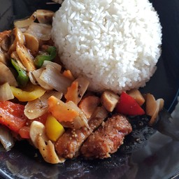 ข้าวหมูทงคัตสึผัดพริกไทดำ