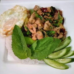 ร้านกระเพรายายเจี๊ยบ