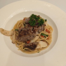 สปาเก็ตตี้ไส้กรอกอิตาเลี่ยนผัดพริกกระเทียม