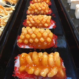 ซูชิหน้าปลาหมึกหม่าล่า