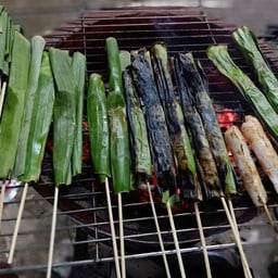 นิ้งหน่อง ไข่ปลาหมึกย่างใบตอง แปดริ้ว