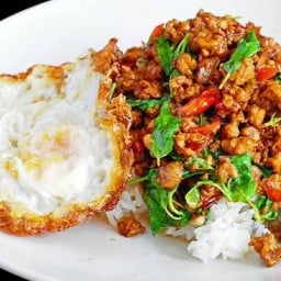 กะเพราพ่นไฟ