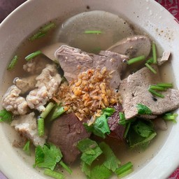 ก๋วยเตี๋ยวลูกชิ้นปลาจากเยาวราช