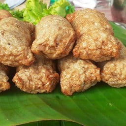 ยำหมูยอรสเด็ด แหนมปลากรายทอด