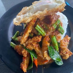 พริกแกงหมูกรอบ