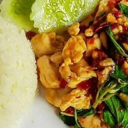 กะเพราไก่ อิ่มอุดม