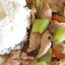 ผัดพริกอ่อนไก่ อิ่มอุดม